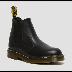 DR MARTENS 2976 SLIP RESISTANT LEATHER CHELSEA BOOTS
